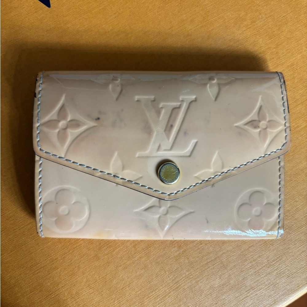 Louis Vuitton pink patent Monogram key holder - Picture 2 of 9